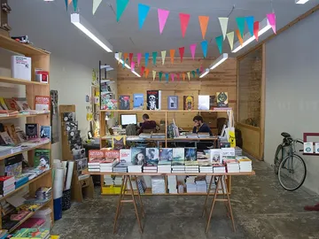 Las librerías se reinventan y la venta de libros aumenta. Las librerías se reinventan y la venta de libros aumenta.