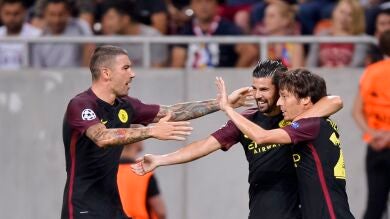 Primer gol oficial de Nolito con el City tras regatearse al portero del Steaua
