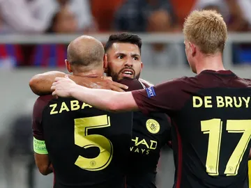 El Kun Agüero celebra su gol con Zabaleta y De Bruyne El Kun Agüero celebra su gol con Zabaleta y De Bruyne
