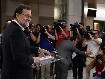 El PP se prepara para el sí a C's, mientras el PSOE construye su no a Rajoy El PP se prepara para el sí a C's, mientras el PSOE construye su no a Rajoy