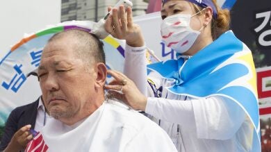 Mil surcoreanos se rapan la cabeza como señal de protesta por un escudo antimisiles de EEUU