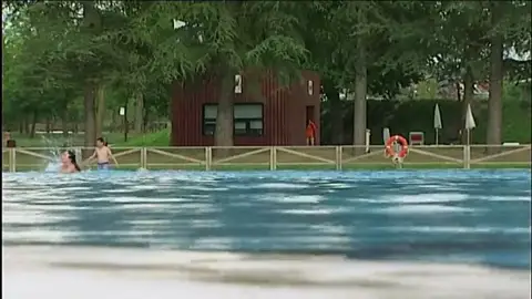 Frame 29.265953 de: No existe normativa en España sobre uso del burkini en playas o piscinas Frame 29.265953 de: No existe normativa en España sobre uso del burkini en playas o piscinas