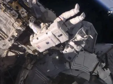 Un astronauta en la Estación Espacial Internacional Un astronauta en la Estación Espacial Internacional