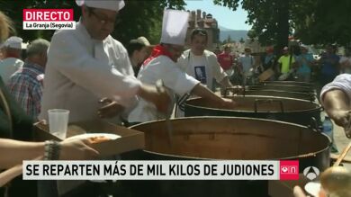 La Granja (Segovia) reparte más de una tonelada de 'judiones' con motivo de las fiestas de San Luis