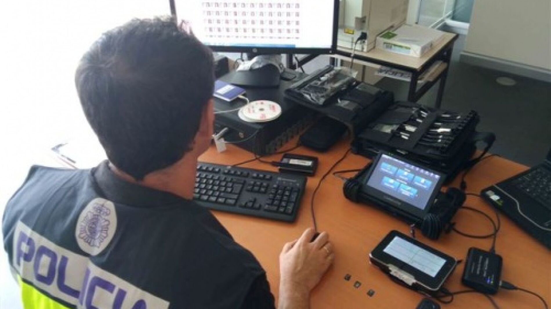 Polic&iacute;a Nacional investiga a un hombre por grabas con c&aacute;maras esp&iacute;a