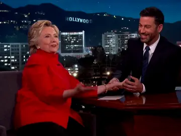 Frame 40.20384 de: Revisarán los 15 mil nuevos correos electrónicos de Hillary Clinton Frame 40.20384 de: Revisarán los 15 mil nuevos correos electrónicos de Hillary Clinton