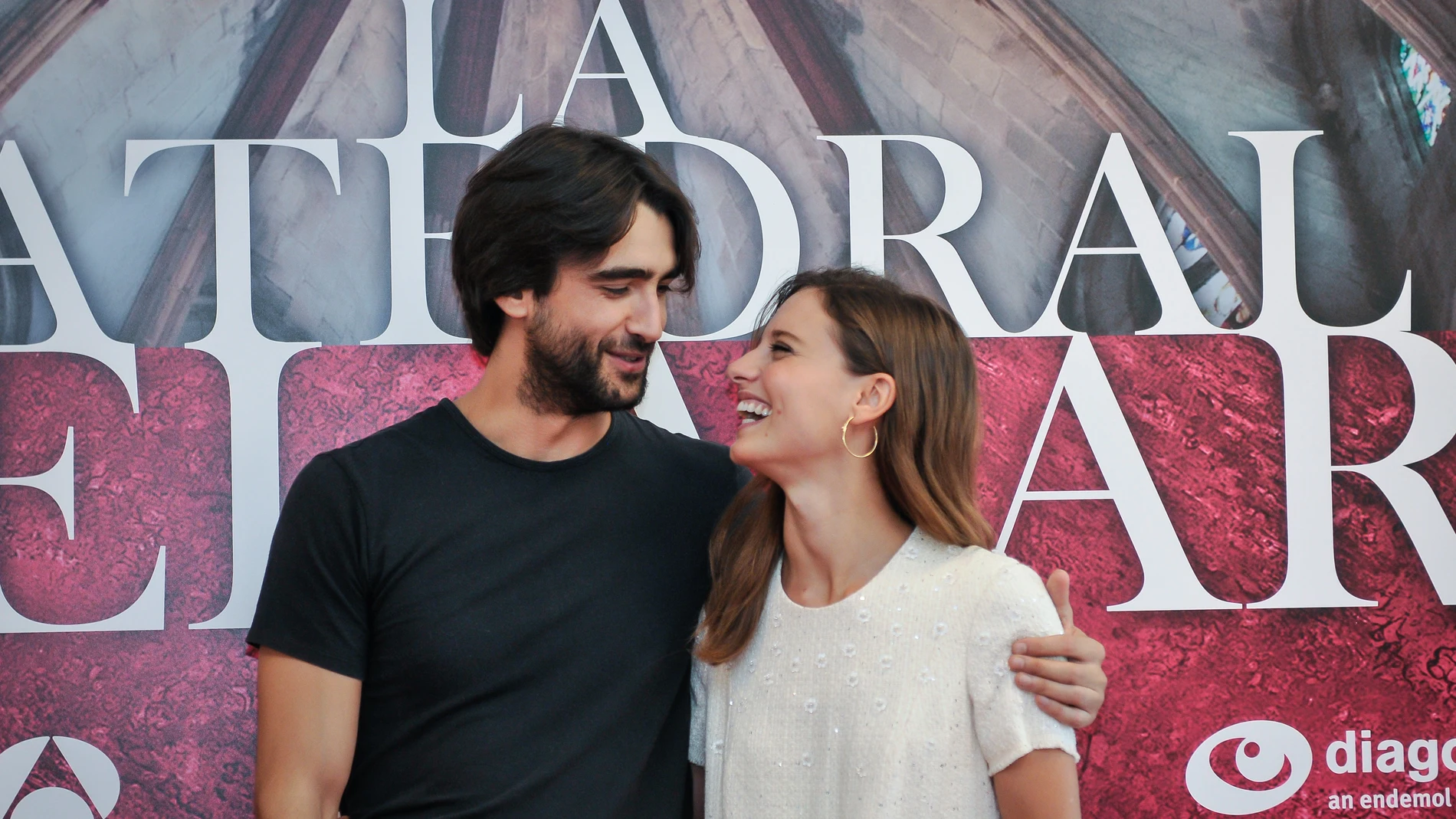 Michelle Jenner y Aitor Luna