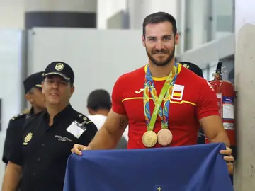 Saúl Craviotto muestra orgulloso las medallas conseguidas en Río 2016 Saúl Craviotto muestra orgulloso las medallas conseguidas en Río 2016