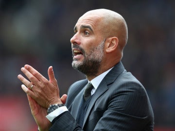 Guardiola anima a sus jugadores durante un partido del City