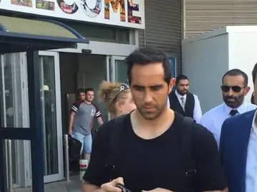 Bravo llegando a Manchester para cerrar su fichaje con el City Bravo llegando a Manchester para cerrar su fichaje con el City
