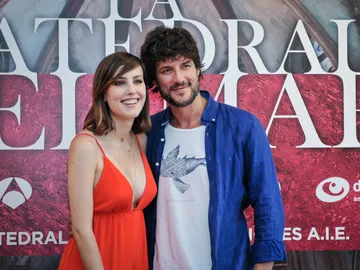 Natalia de Molina y Daniel Grao posando en la rueda de prensa Natalia de Molina y Daniel Grao posando en la rueda de prensa