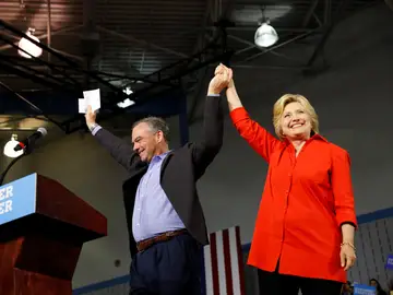 Hillary Clinton se sitúa cuatro puntos por delante de Trump en Ohio, el estado clave para las elecciones. Hillary Clinton se sitúa cuatro puntos por delante de Trump en Ohio, el estado clave para las elecciones.