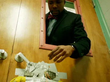 Edgar, atrapado con una bomba a punto de estallar Edgar, atrapado con una bomba a punto de estallar