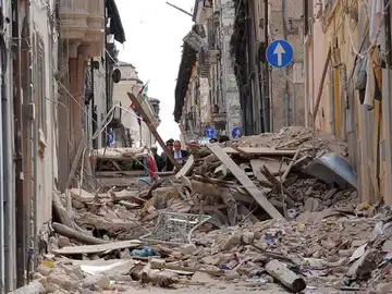 Devastación tras el terremoto en L'Aquila Devastación tras el terremoto en L'Aquila