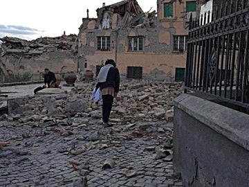 Viviendas afectadas tras el terremoto de 6.2 de magnitud
