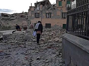 Viviendas afectadas tras el terremoto de 6.2 de magnitud Viviendas afectadas tras el terremoto de 6.2 de magnitud