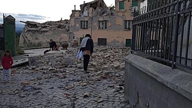 Un terremoto de 6,2 grados sacude el centro de Italia y deja decenas de muertos