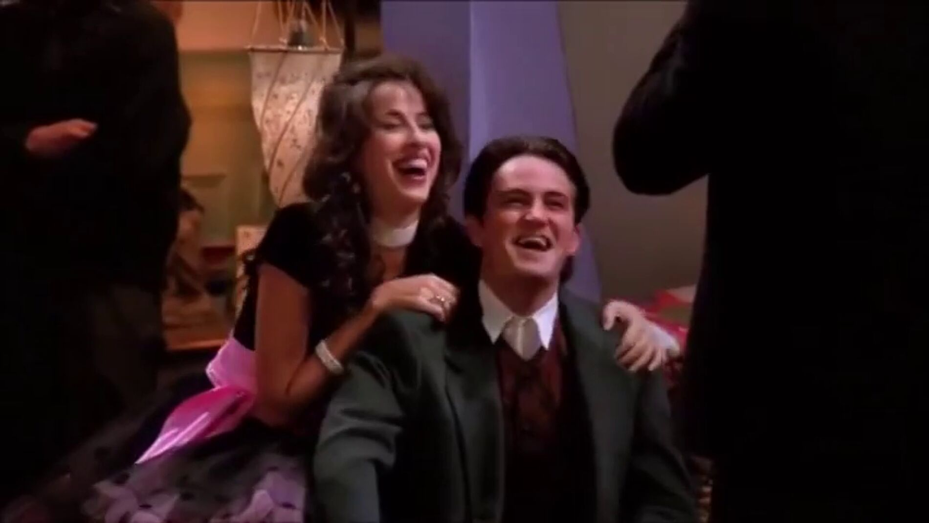 Frame 3.837034 de: La raz&oacute;n de la insoportable risa de Janice en 'Friends' es... Matthew Perry