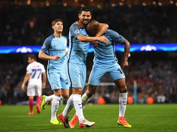 Los jugadores del City celebran el gol de Delph en el Etihad Los jugadores del City celebran el gol de Delph en el Etihad