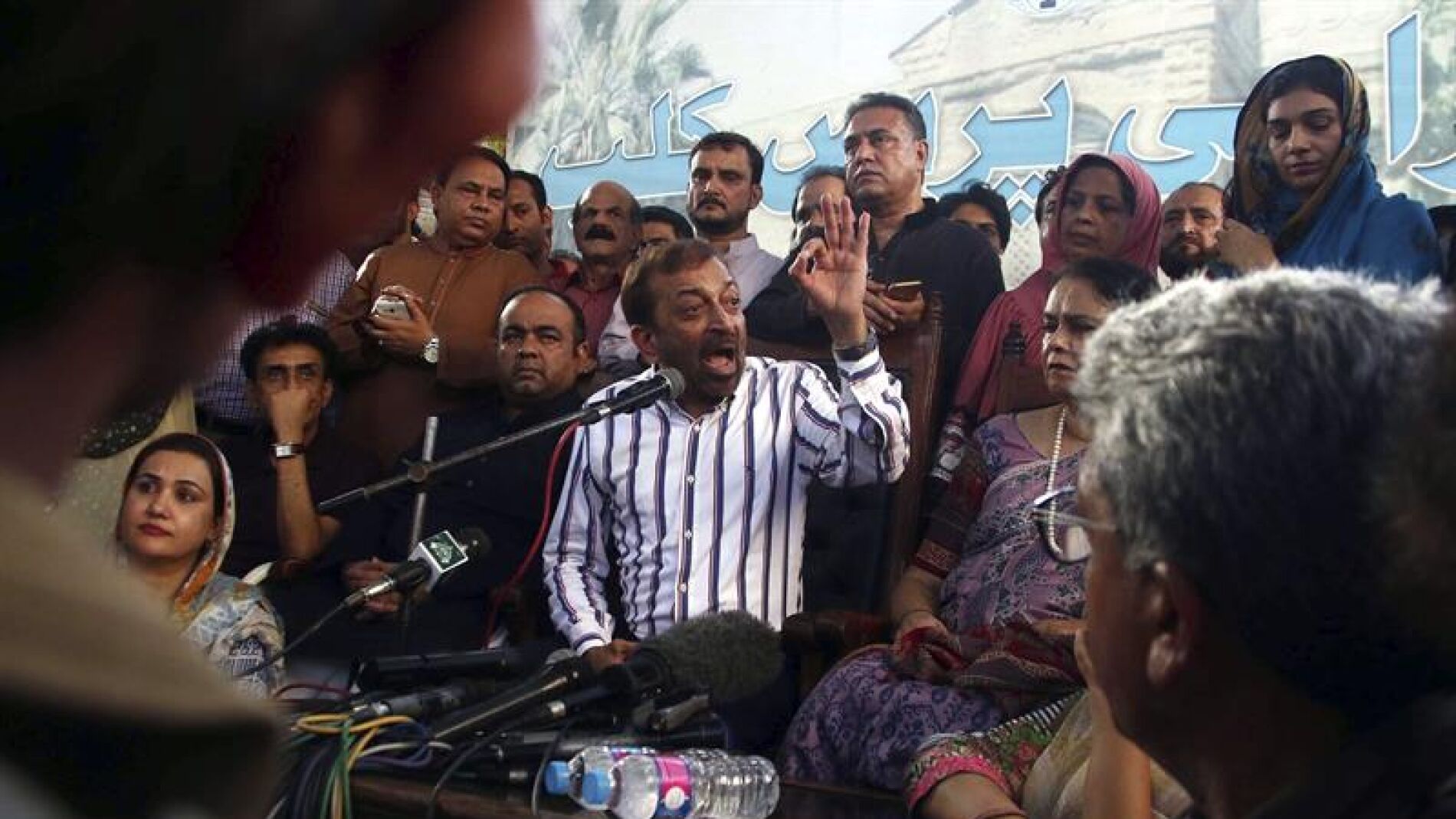 Karachi en rueda de prensa