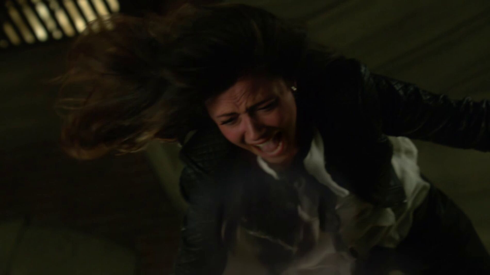 Siobhan, la secretaria impostora, descubre que tiene un superpoder