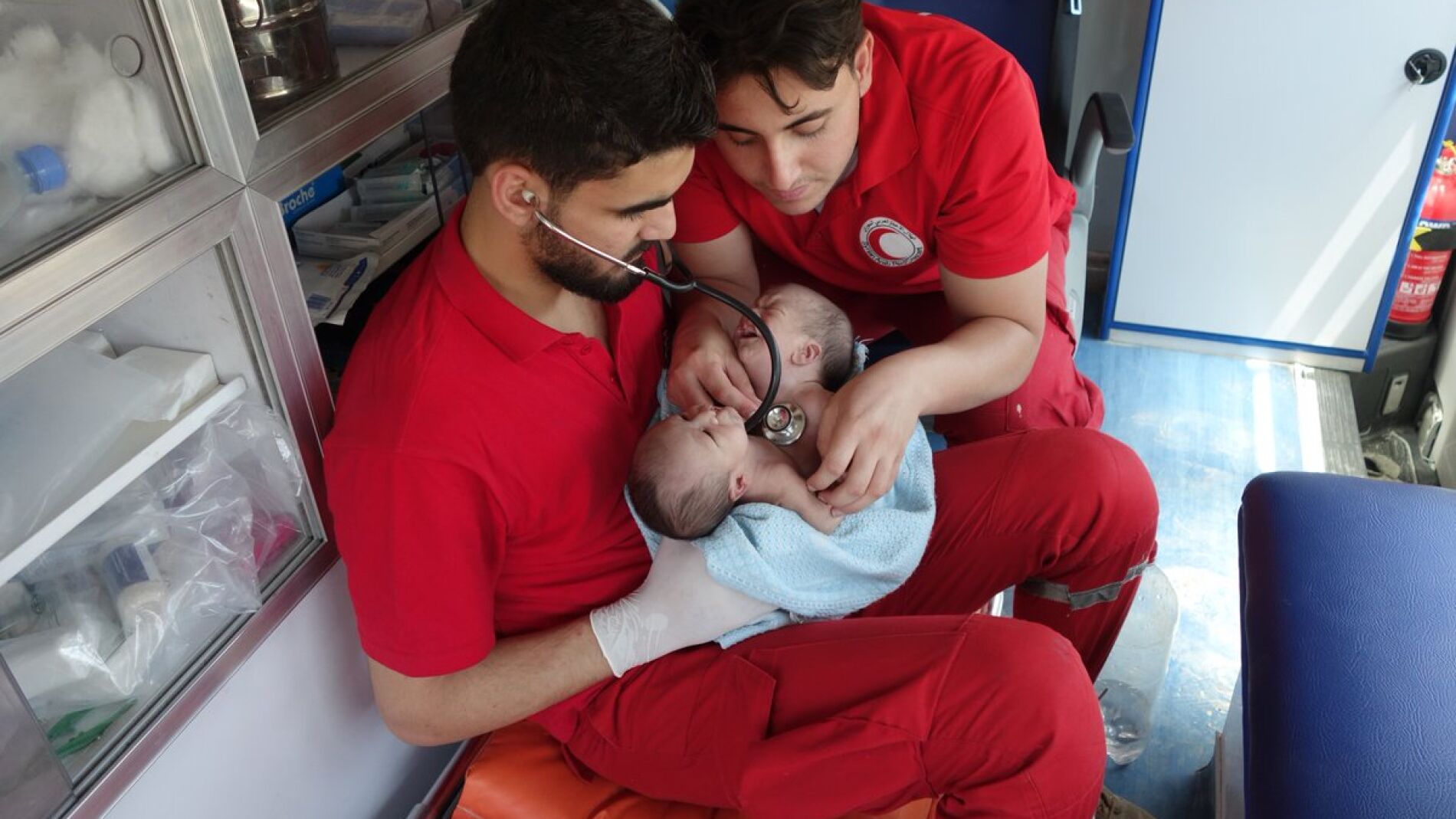 Dos siameses fallecen al no poder ser evacuados e otro pa&iacute;s