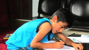 Asad, refugiado sirio de 10 años que vive en Líbano