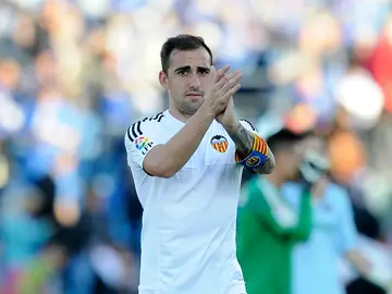 Paco Alcácer aplaude a la afición Paco Alcácer aplaude a la afición