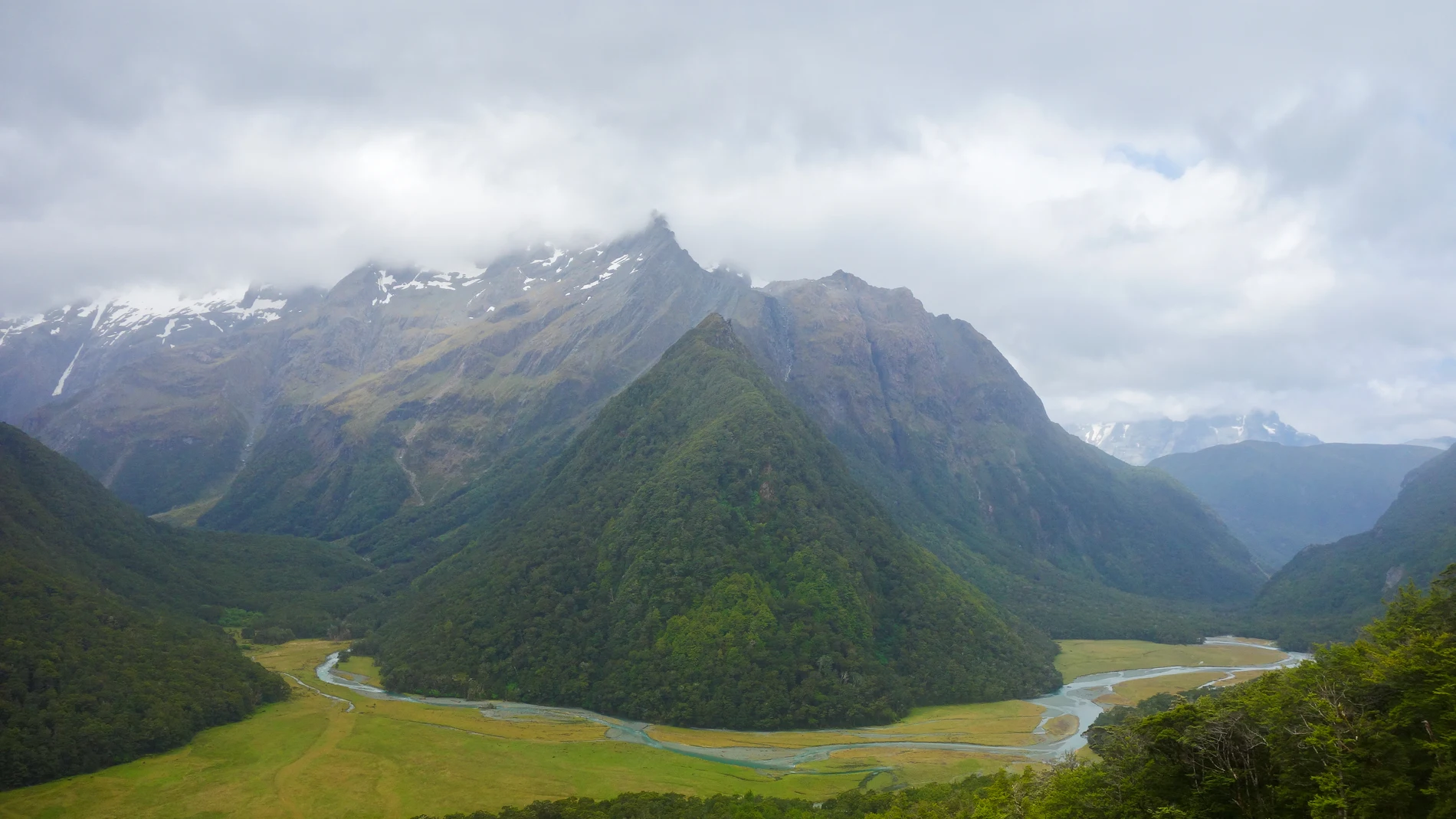 El Valle de Routeburn en Nueva Zelanda, las montañas donde la mujer sobrevivió durante un mes El Valle de Routeburn en Nueva Zelanda, las montañas donde la mujer sobrevivió durante un mes