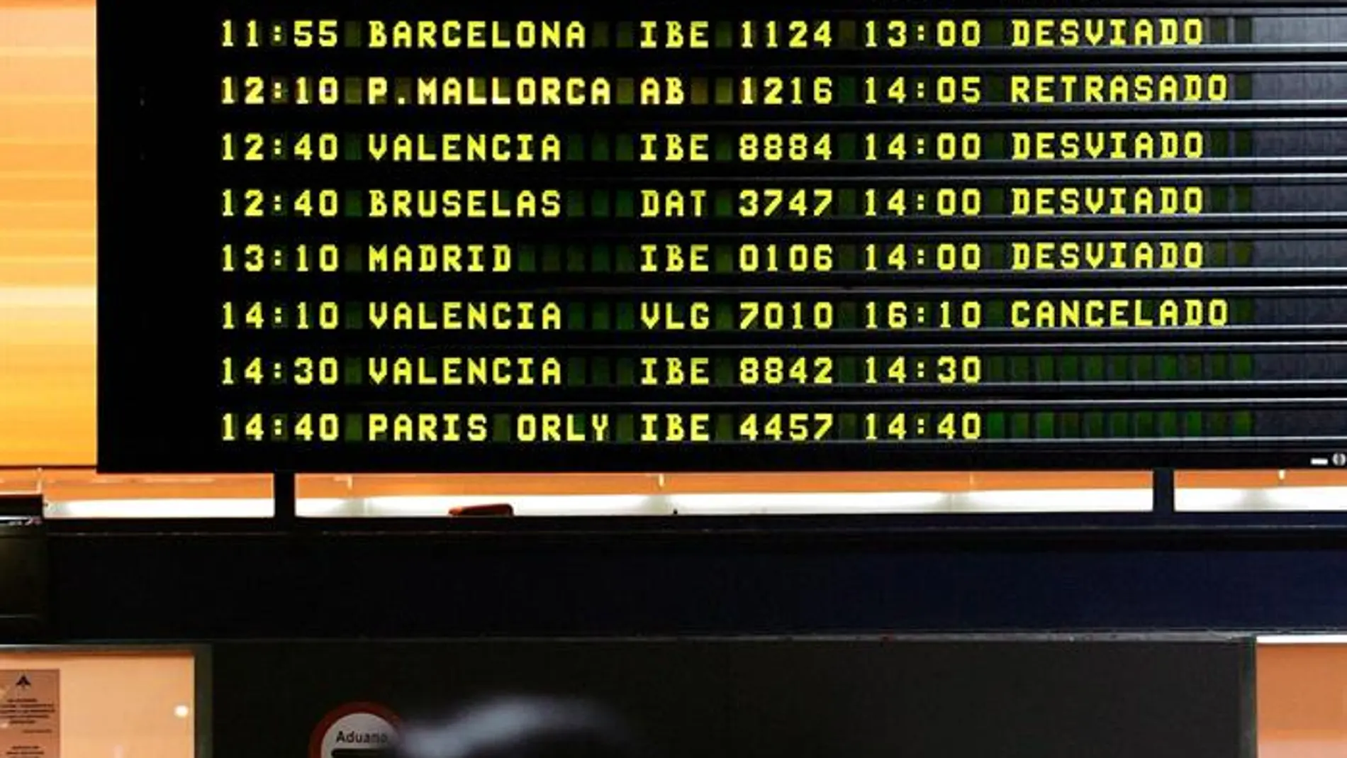 Un avión aterriza de emergencia en Sevilla por fallecimiento de una pasajera Un avión aterriza de emergencia en Sevilla por fallecimiento de una pasajera