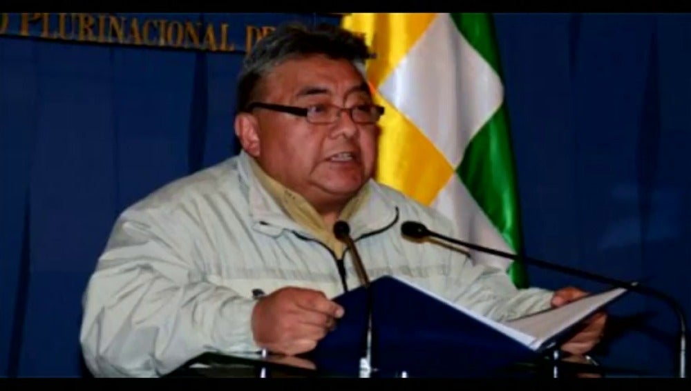 Frame 7.811198 de: Un viceministro boliviano es asesinado a golpes por los mineros con los que trataba de negociar