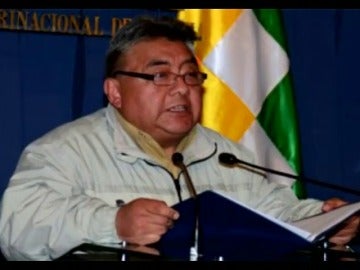 Frame 7.811198 de: Un viceministro boliviano es asesinado a golpes por los mineros con los que trataba de negociar