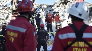 Equipos de rescate en localidad italiana de Amatrice, donde en las últimas horas hubo nuevos seísmos.