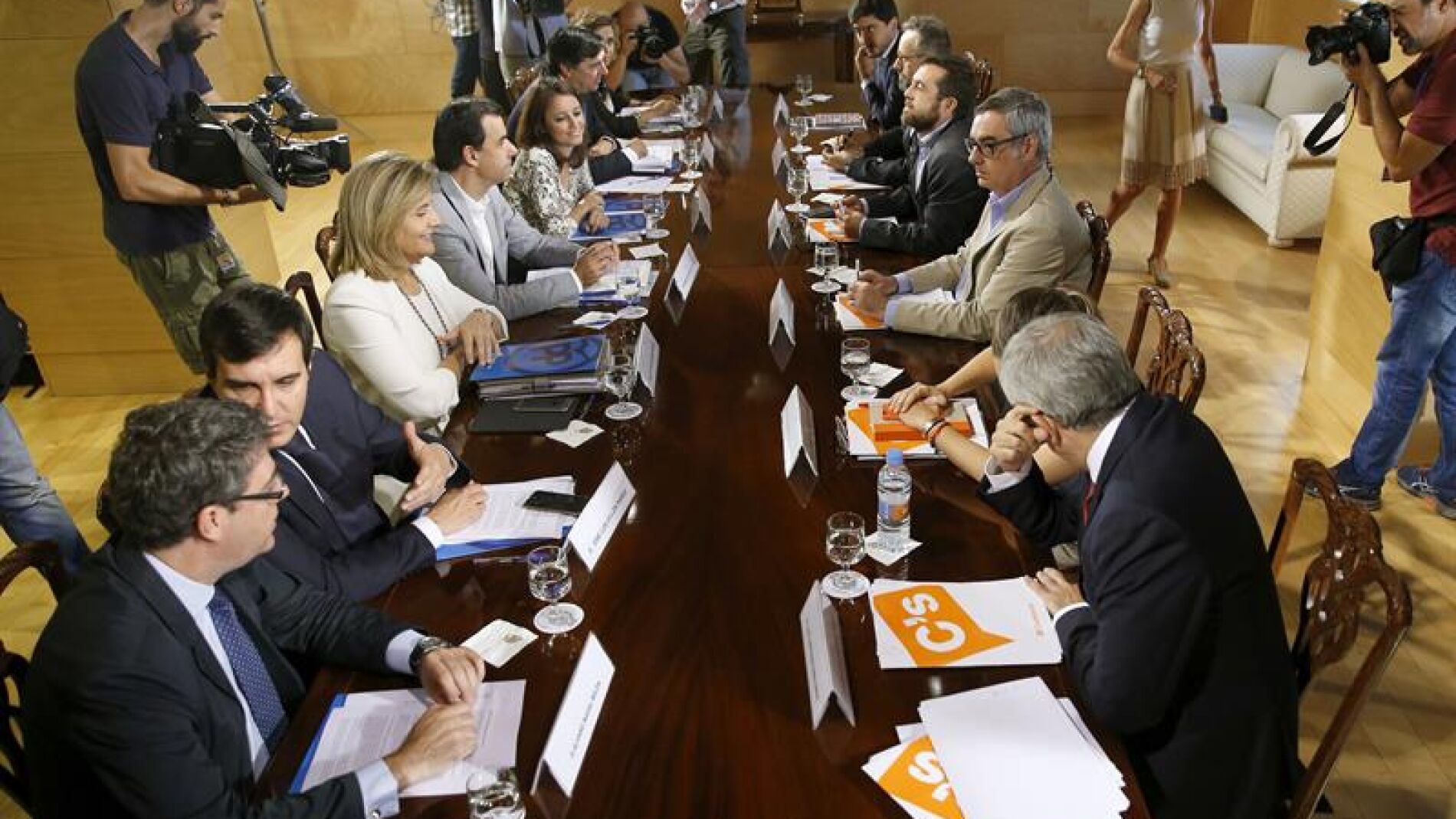 Negociaciones entre PP y C's