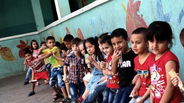 Niños que asisten a clases en la escuela de Bourj Hammoud, en Beirut