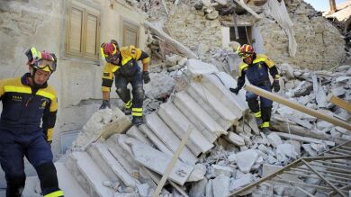 Suben a 278 los muertos por el devastador terremoto de Italia