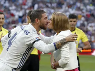 Ramos da un beso a Mireia Belmonte Ramos da un beso a Mireia Belmonte