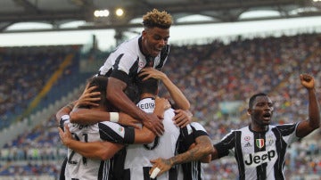 Los jugadores de la Juventus celebran un gol