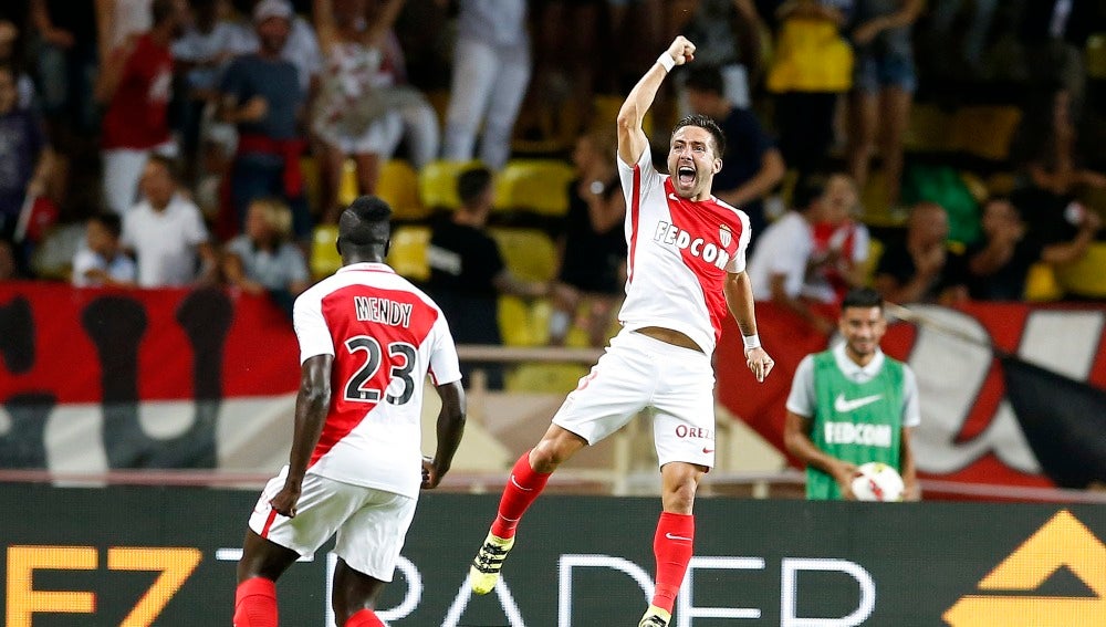 Joao Moutinho celebrando su gol ante el PSG