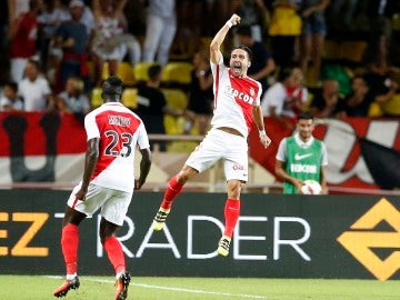 Joao Moutinho celebrando su gol ante el PSG