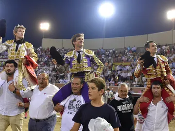 Javier Jiménez, El Juli y Manzanares, a hombros en Sanse Javier Jiménez, El Juli y Manzanares, a hombros en Sanse