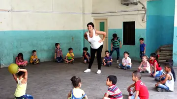 Refugiados sirios y niños sin recursos durante una clase en la escuela de Bourj Hammoud, en Beirut Refugiados sirios y niños sin recursos durante una clase en la escuela de Bourj Hammoud, en Beirut