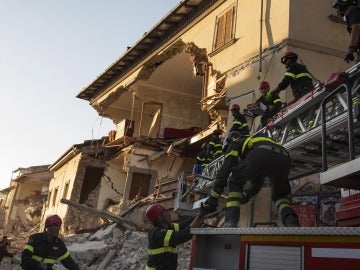 Tareas de rescate en Italia