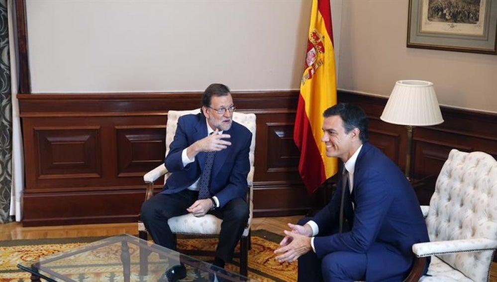 Mariano Rajoy y Pedro Sánchez durante su reunión