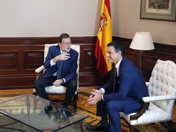 Mariano Rajoy y Pedro Sánchez durante su reunión Mariano Rajoy y Pedro Sánchez durante su reunión