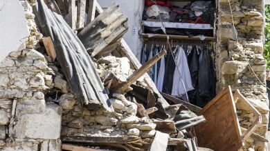 Los damnificados del terremoto piden la organización de la vuelta al cole y casas prefabricadas para vivir