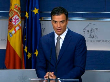 Pedro Sánchez comparece tras su reunión con Rajoy.
