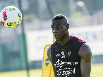 Balotelli, entrenándose con el Niza Balotelli, entrenándose con el Niza