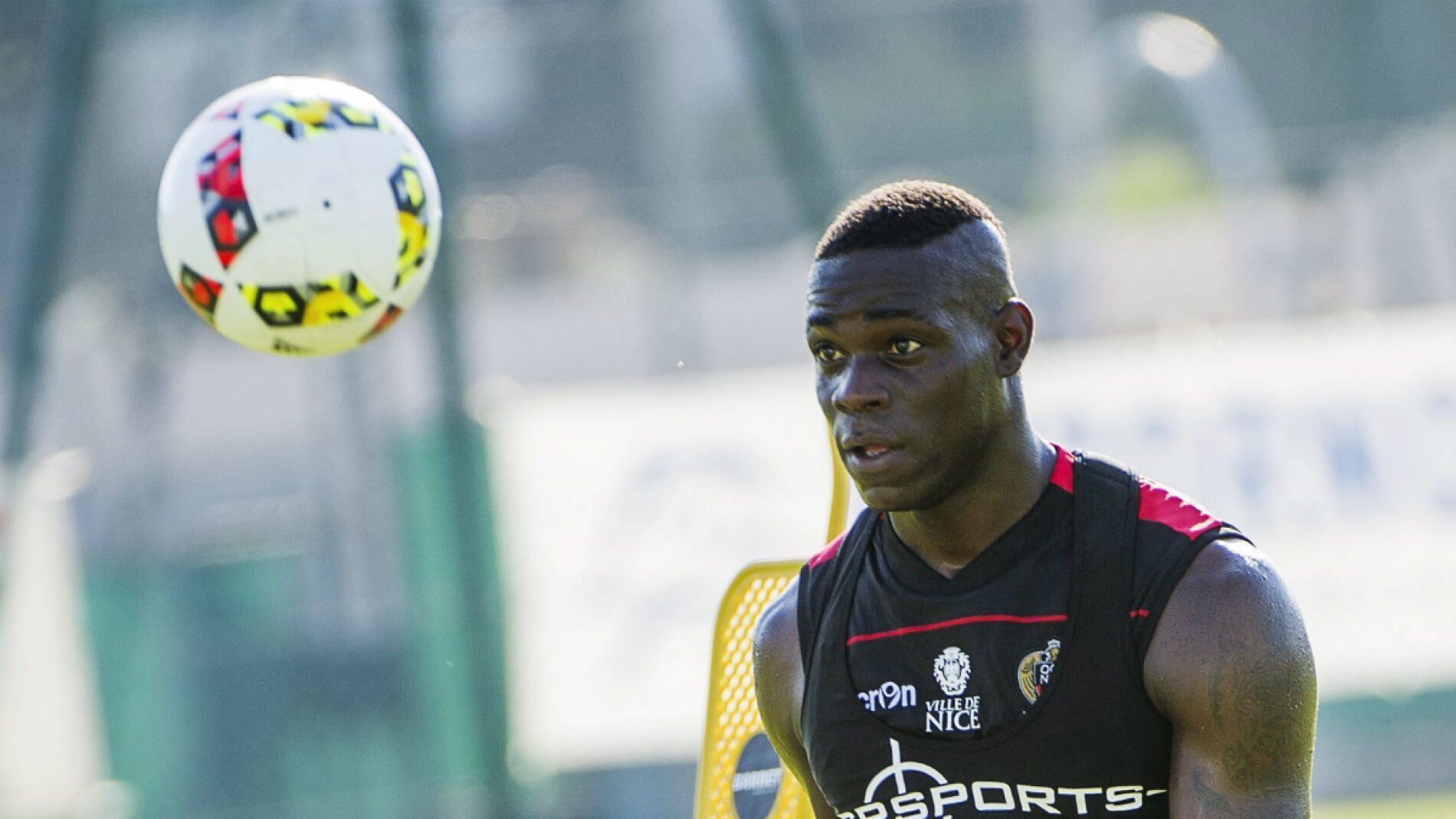 Balotelli, entren&aacute;ndose con el Niza