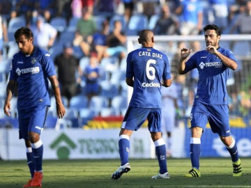 Los jugadores del Getafe celebran el gol ante el Reus